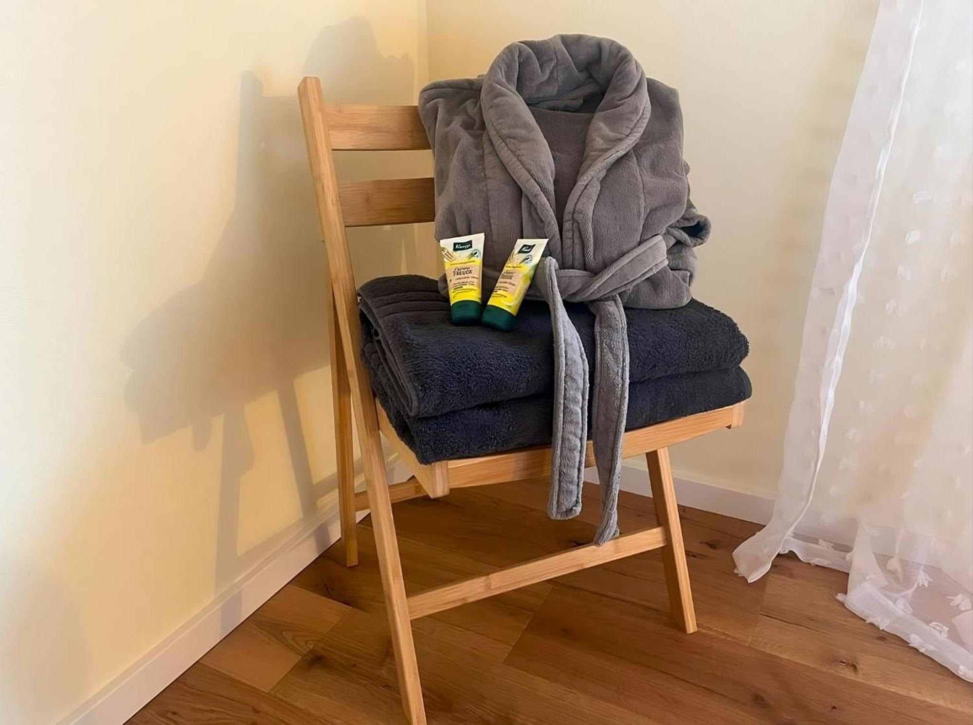 Ferienhaus Deine Zeit Mit Sauna Und Wallbox Nettersheim Bilik gambar